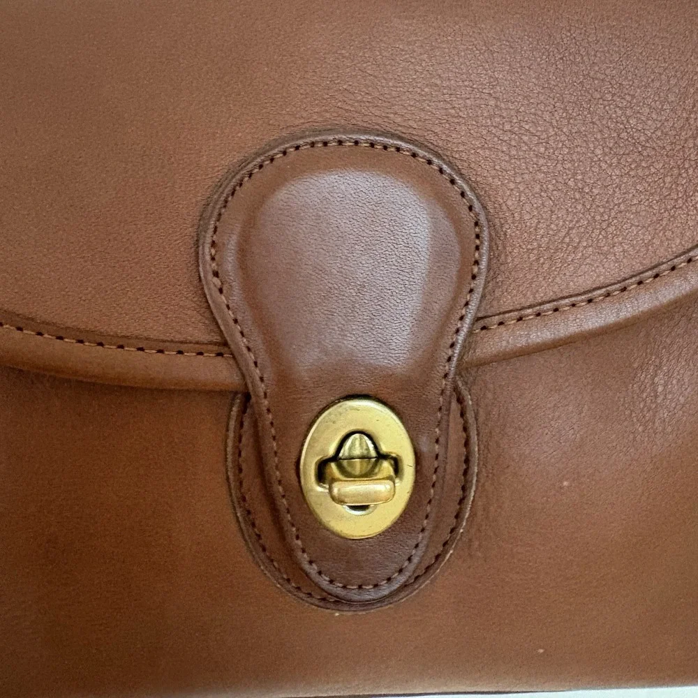 COACH Vintage Devon Crossbody Luxury British Tan Leather Shoulder Bag 9908